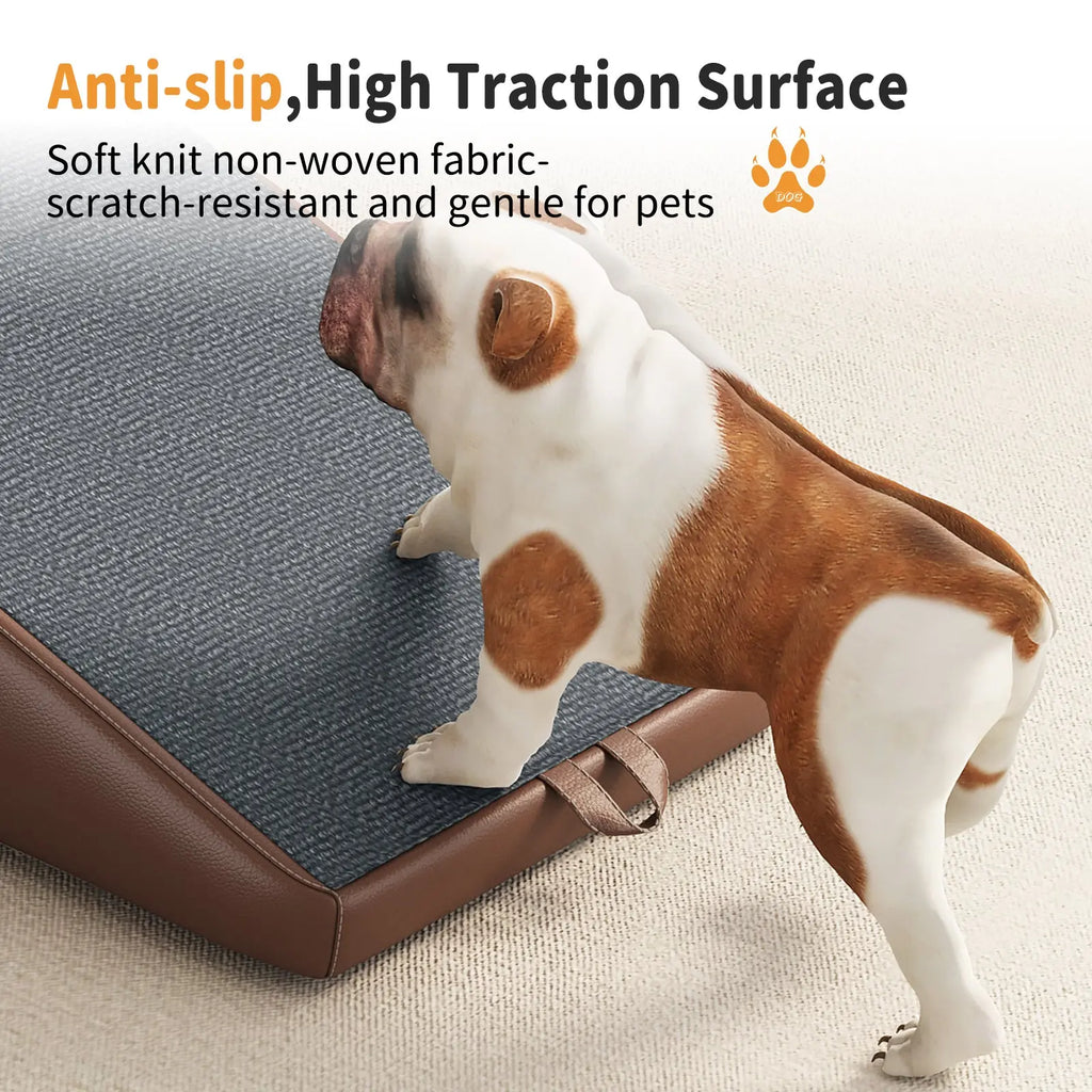 High-traction carpet surface on foldable pet ramp